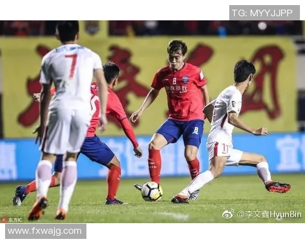 足球巨星闪耀香港引发球迷热潮你猜是谁来访了